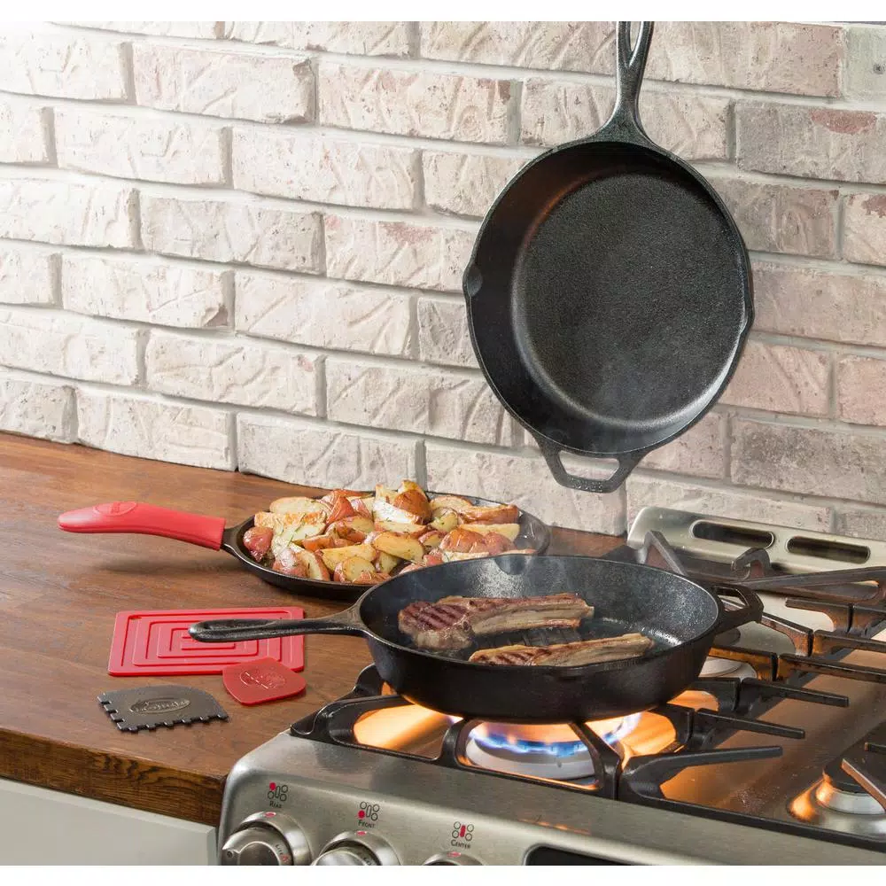 Lodge 7-Piece Cast Iron Cookware Set In Black 5 Lodge 7-Piece Cast Iron Cookware Set In Black - Image 3