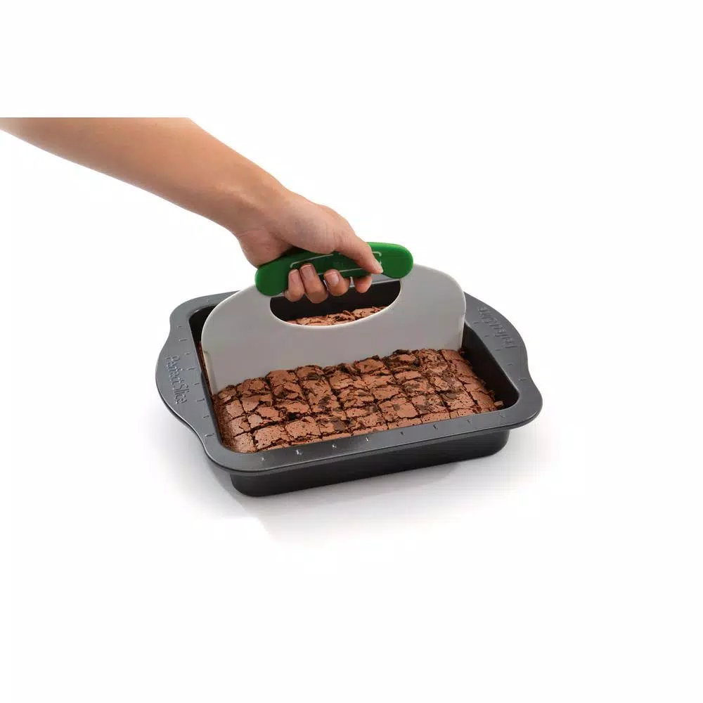 BergHOFF Perfect Slice 3-Piece Square Bakeware Set With Cutting Tool 5 BergHOFF Perfect Slice 3-Piece Square Bakeware Set With Cutting Tool - Image 3